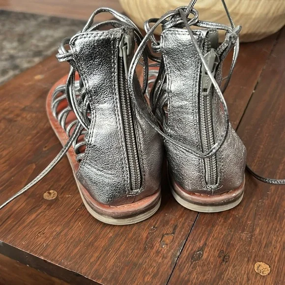 American Eagle Caged Lace Up Gladiator Pewter Sandals - Picture 4 of 6